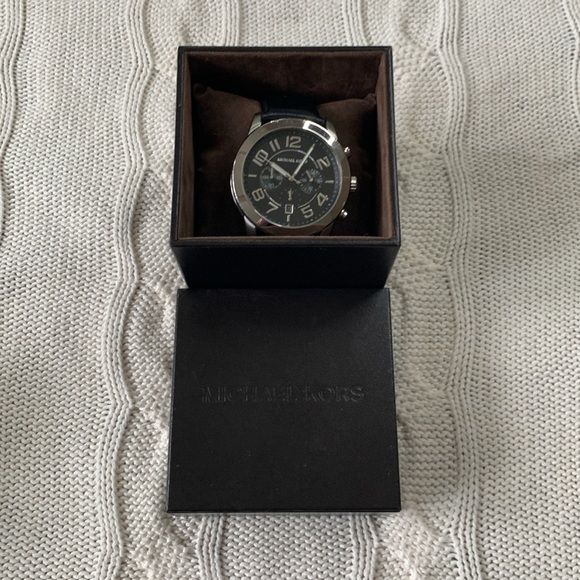 Michael Kors Genuine Leather Watch Men’s - Picture 2 of 8